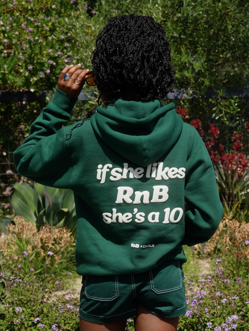 "IF SHE LIKES RNB SHE'S A 10" HOODIE